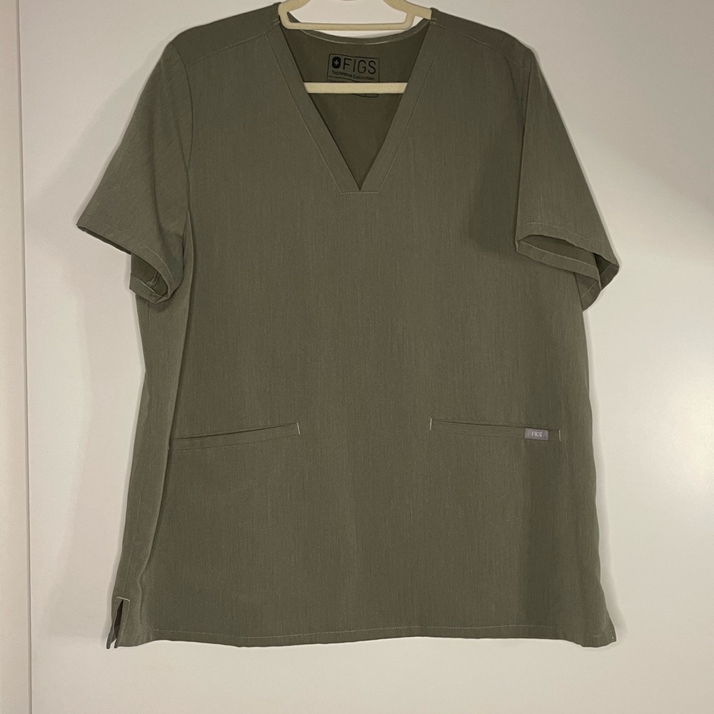 FIGS scrubs top. Heather Olive green Casma top like new 2xl